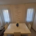 Piazzetta Vigo شقة كيودجا